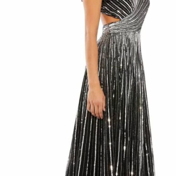 Mac Duggal Dresses & Skirts - MAC DUGGAL 5568 SEQINED CUTOUT RUFFLED CAP SLEEVE LACE UP BLACK GOWN size 8